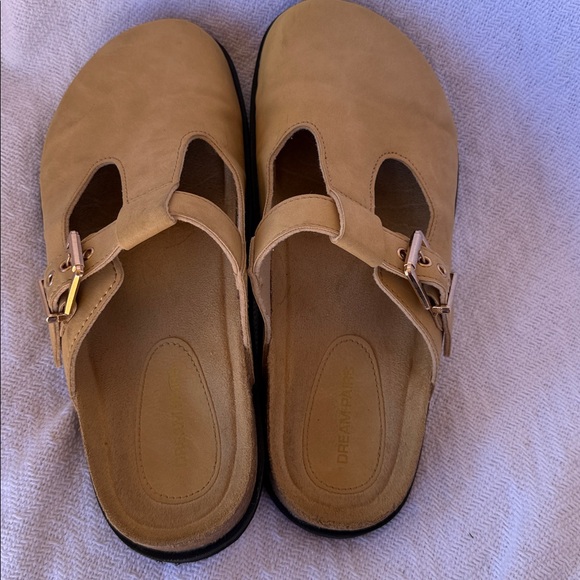Women’s 8 Dream Pairs Apricot Tan Slip-On Mule Clog Gold Buckle Faux Suede - Picture 5 of 10